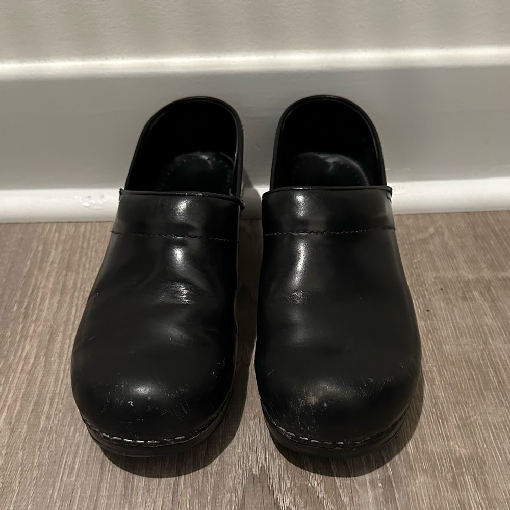 Dansko Professional Black Box Clogs Size 39